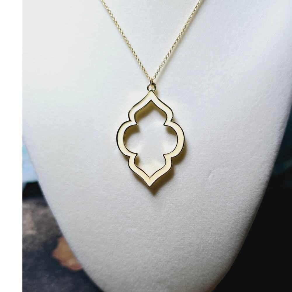 Ivory Inlay Clover Quatrefoil Pendant Necklace Gold Tone - Minimal Chic